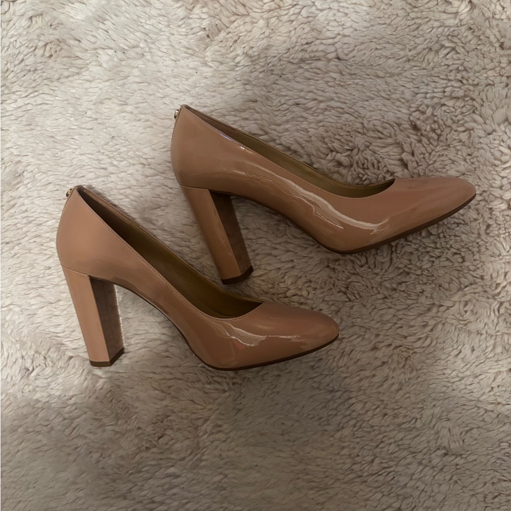 Michael Kors Patent Block Heel Pumps - Nude